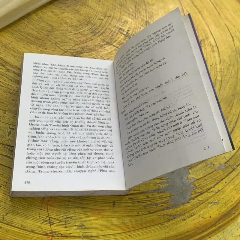 PHÍA SAU MỘT KHUÔN HÌNH - CHI PHAN  748656