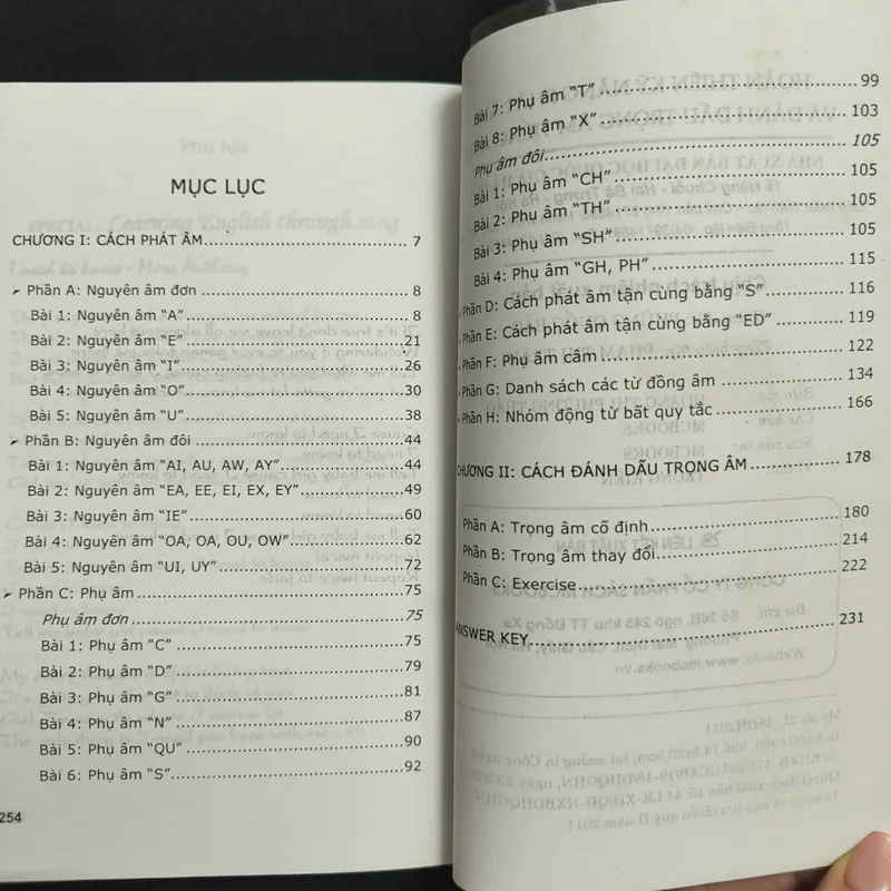 Hoàn thiện kỹ năng phát âm & đánh dấu trọng âm tiếng Anh (Tặng kèm CD) - The Windy 547941
