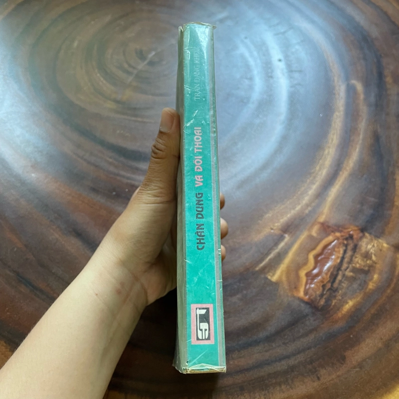 II Tựa sách: Chân Dung Và Đối Thoại (Bình luận văn chương) - Trần Đăng Khoa - 1999 458019