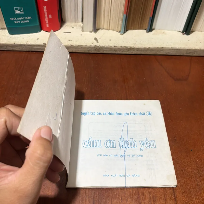 II Sổ Tay Ca Nhạc: Cám Ơn Tình Yêu - Tuyển Tập Những Ca Khúc Được Yêu Thích - 2002 752203