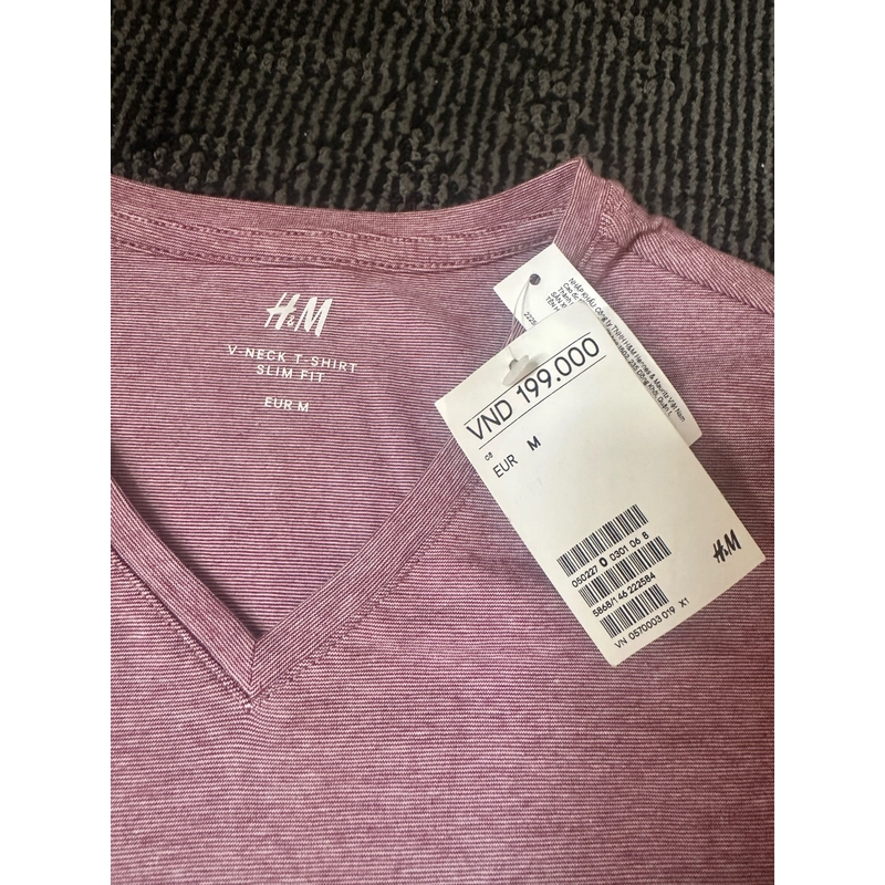 Áo thun nam H&M cổ chữ V màu ruốc còn tag size M 379817