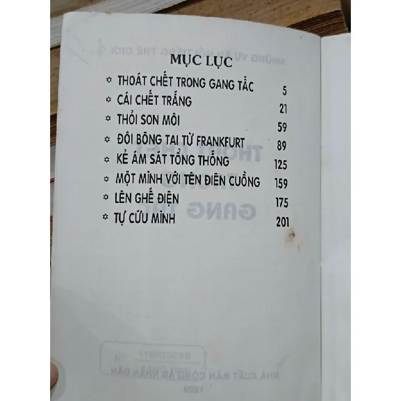 Những vụ án nổi tiếng thế giới: Thoát chết trong gang tấc - Hoàng Huy Đức (biên dịch) 577794