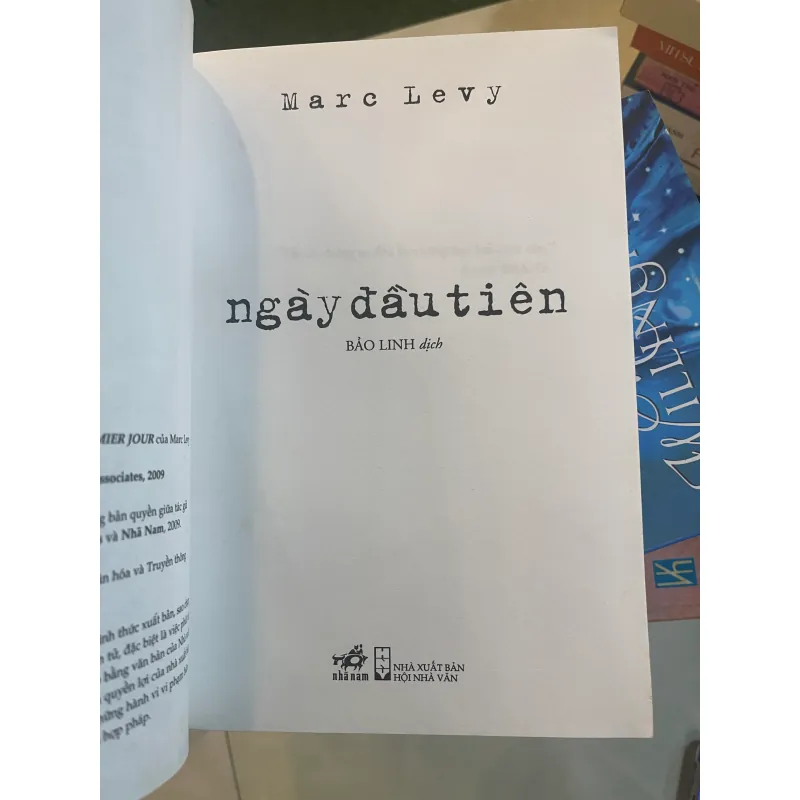 NGÀY ĐẦU TIÊN - MARC LEVY  1001439
