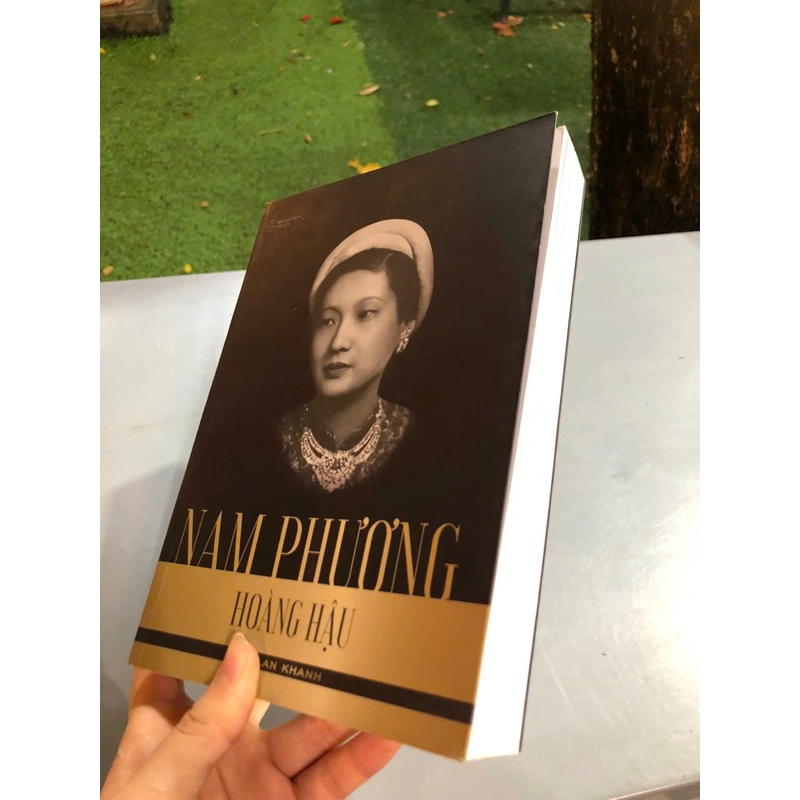 NAM PHƯƠNG HOÀNG HẬU - Lê Lan Khanh 279195