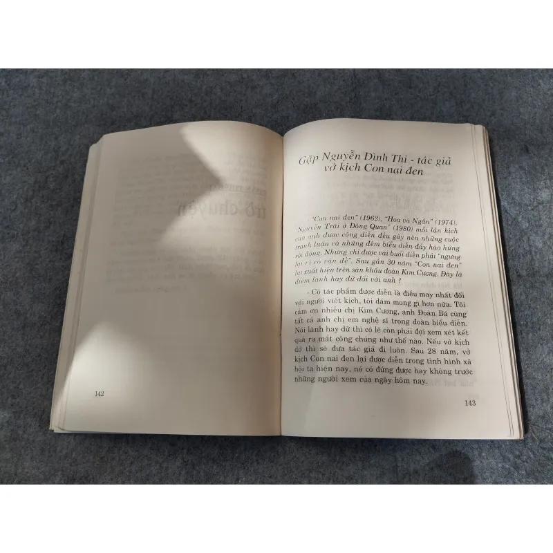 ĐỌC & TRÒ CHUYỆN 720730