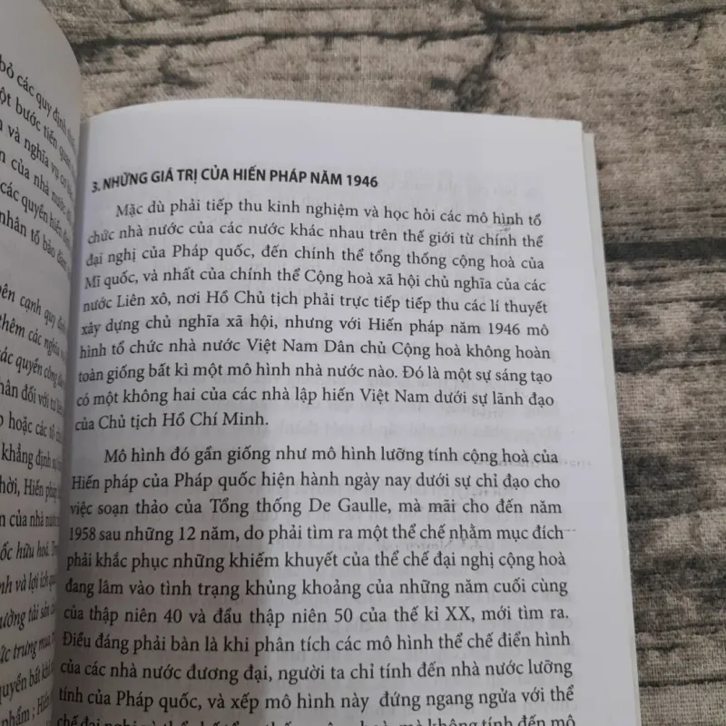Sách chuyên khảo- Xây dựng và Bảo vệ HIẾN PHÁP Kinh nghiêm thế giới và Việt Nam.  762050