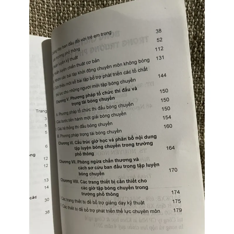 Bóng chuyền trong trường phổ thông 1024519