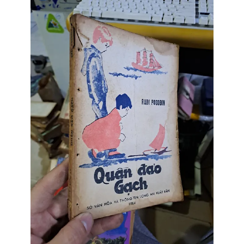 Quần đảo gạch Radi Pogodin mới 70% ố rách 1984 Văn học nước ngoài HCM1709 559886