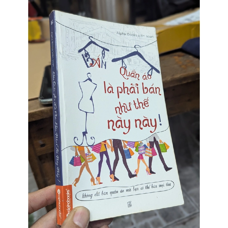 Bán Quần Áo Là Phải Bán Như Thế Này - Alpha Books biên soạn 122011