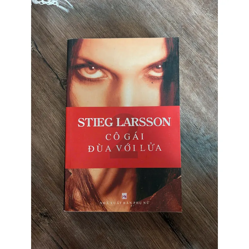 Cô gái đùa với lửa (Tập 2 Millennium) – Stieg Larsson 739799