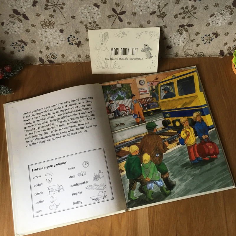 Sách tranh Chase the Mouse, Used, Minh Họa Cổ Điển 442992