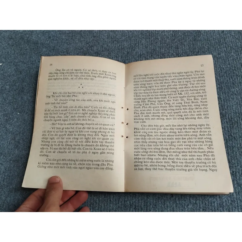 NHỮNG NGƯỜI Ở KHÁC CUNG ĐƯỜNG - HOÀNG MINH TƯỜNG 701887