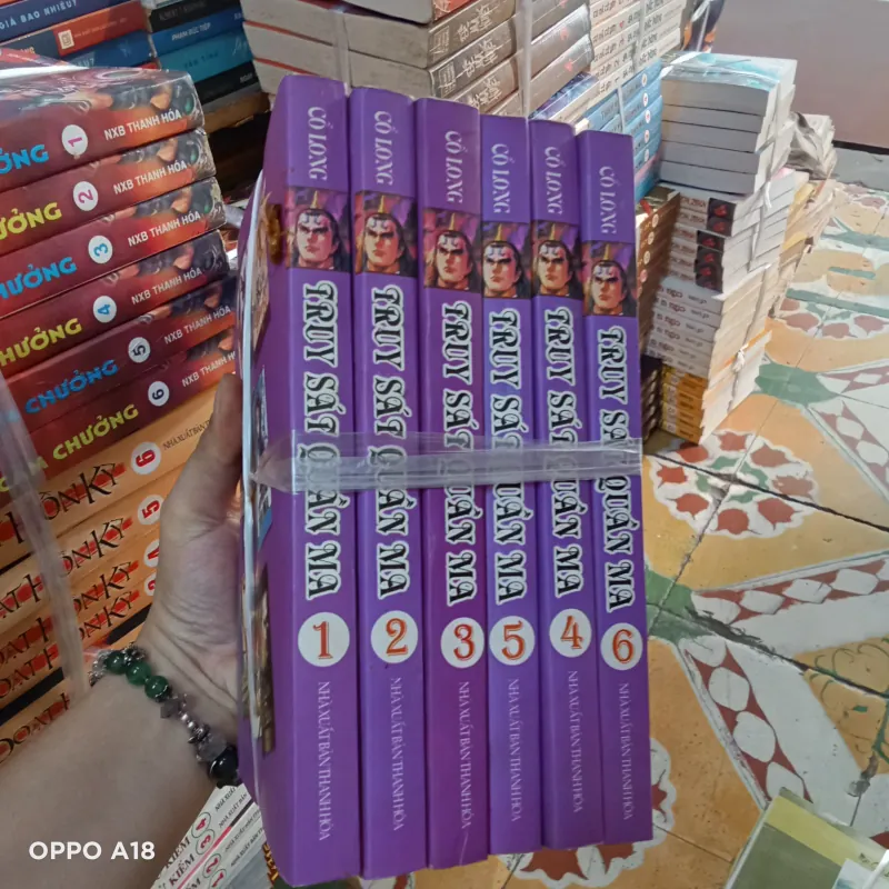 Truy Sát Quần Ma - Cổ Long  1029194