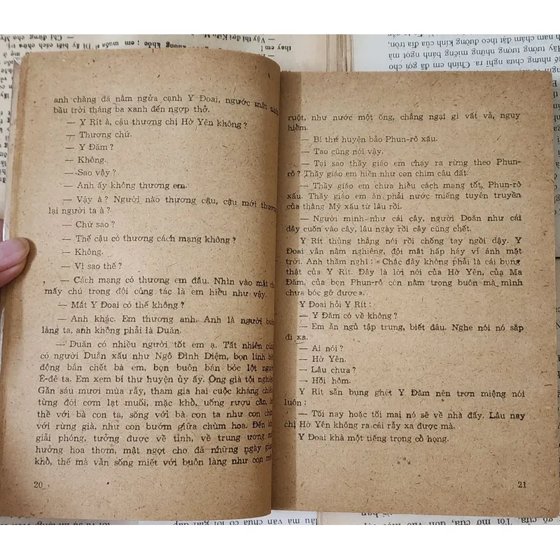 Tập truyện MẶT TRỜI XANH LÁ CÂY (Lê Thâu) 707609