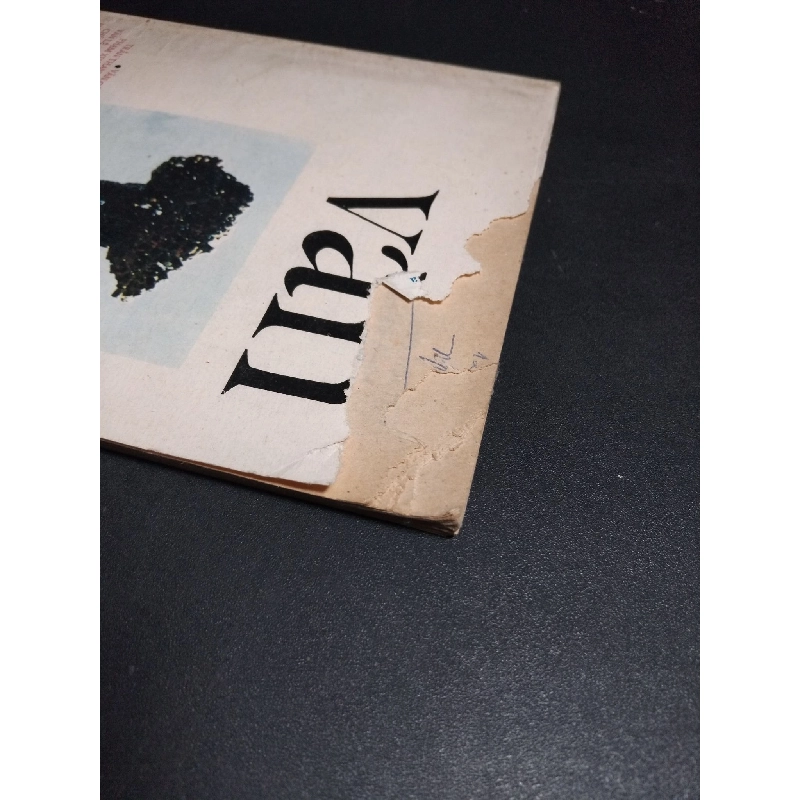 Văn 50 mới 70% ố vàng rách trang có chữ ký trang đầu 1995 HCM1001 VĂN HỌC 917982