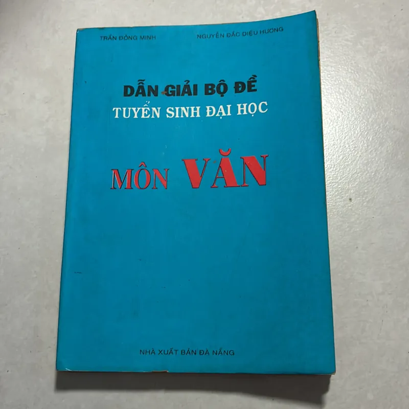 Hướng dẫn giải bộ đề tuyển sinh môn Văn 738853