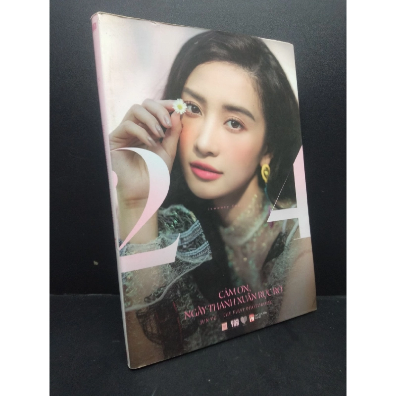 24 Cảm ơn ngày thanh xuân rực rỡ mới 90% bẩn nhẹ 2019 HCM2405 Jun Vũ TẠP CHÍ, THIẾT KẾ, THỜI TRANG 923200
