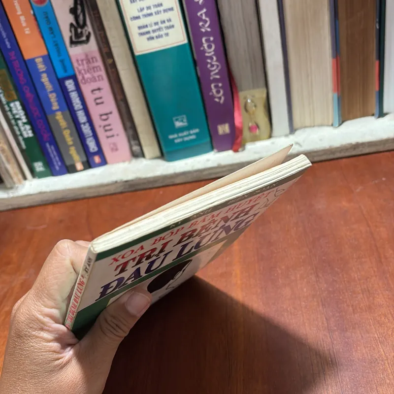 II Sức Khoẻ: Xoa Bóp Bấm Huyệt _ Trị Bệnh Đau Lưng - Kỳ Anh - 2007 927670