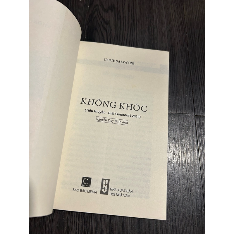 Không khóc (giải Goncourt 2014) 332997