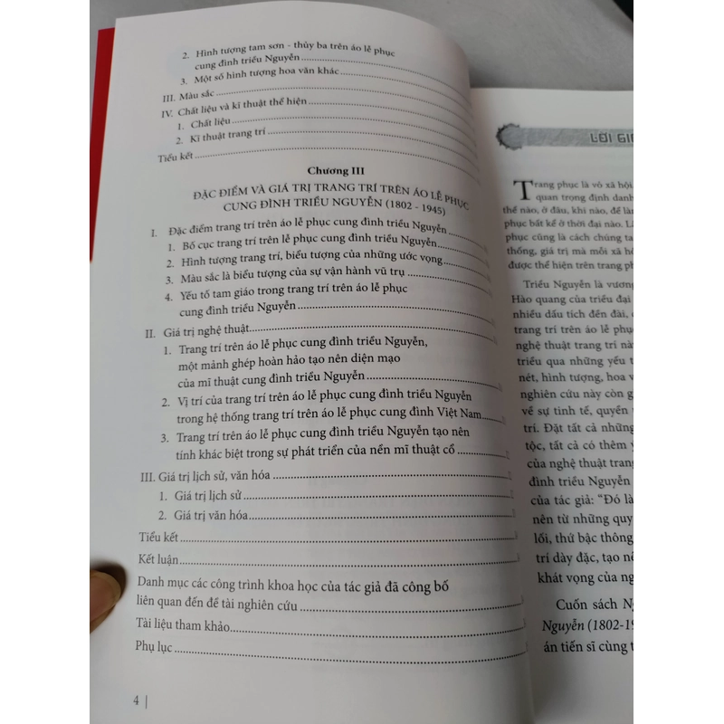 Trang trí trên áo lễ phục cung đình 462991