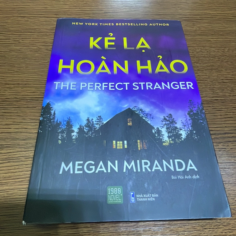 Kẻ lạ hoàn hảo Megan Miranda 386283