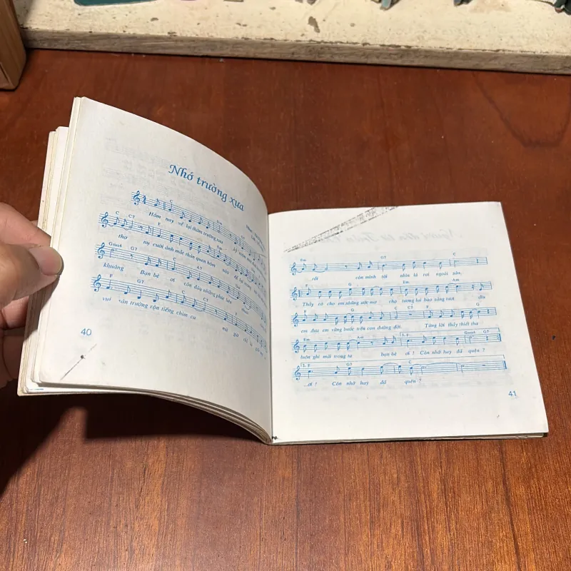 II Sổ Tay Ca Nhạc: Cám Ơn Tình Yêu - Tuyển Tập Những Ca Khúc Được Yêu Thích - 2002 752203