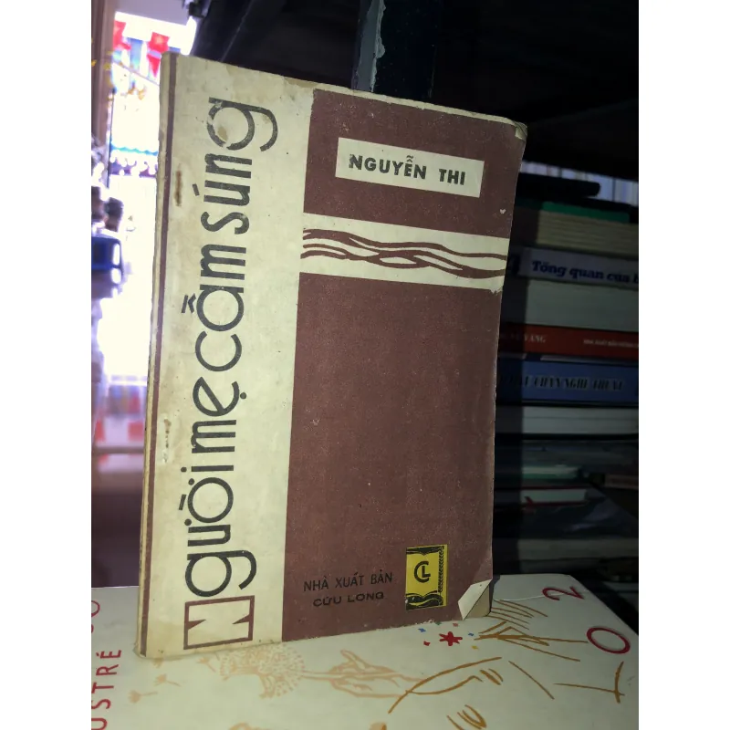 Người mẹ cầm súng - Nguyễn Thi 933282