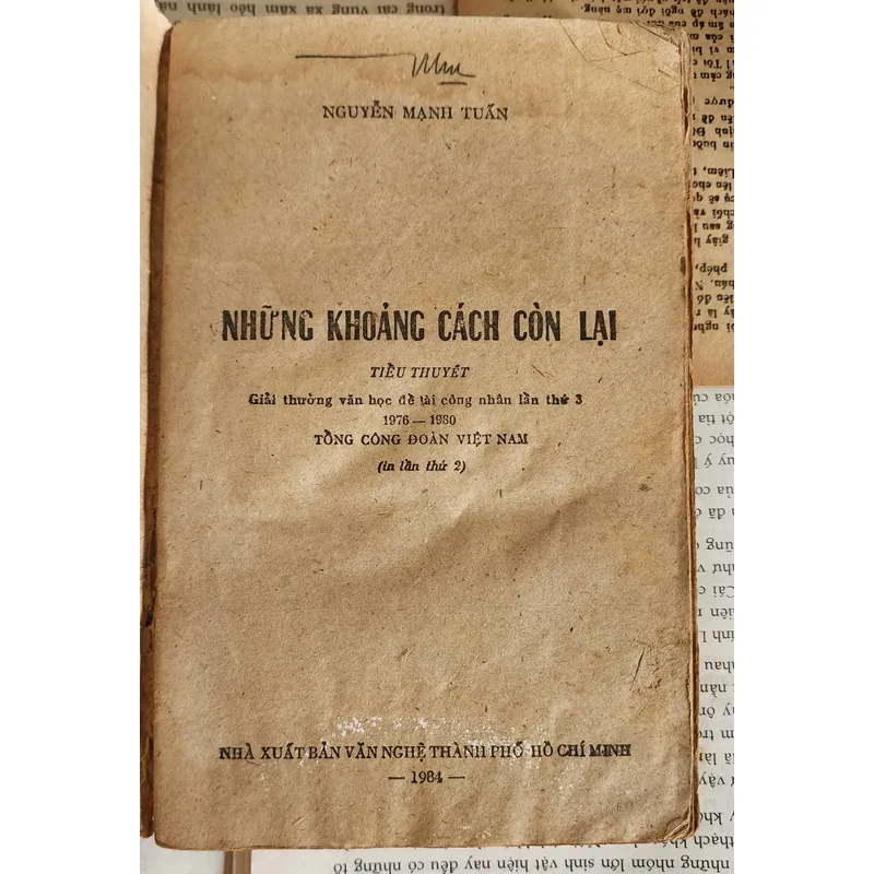 Tiểu thuyết những khoảng cách còn lại của nhà văn Nguyễn Mạnh Tuấn 703947