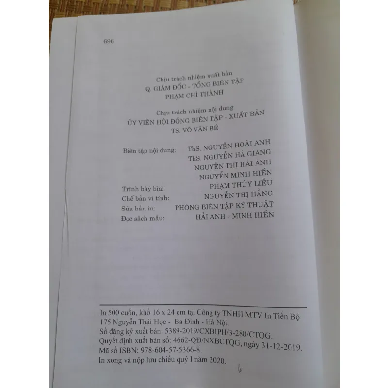 NHẬN DIỆN CÁC XU HƯỚNG VẬN ĐỘNG VÀ PHÁT TRIỂN CỦA VĂN HỌC NGHỆ THUẬT... 778210