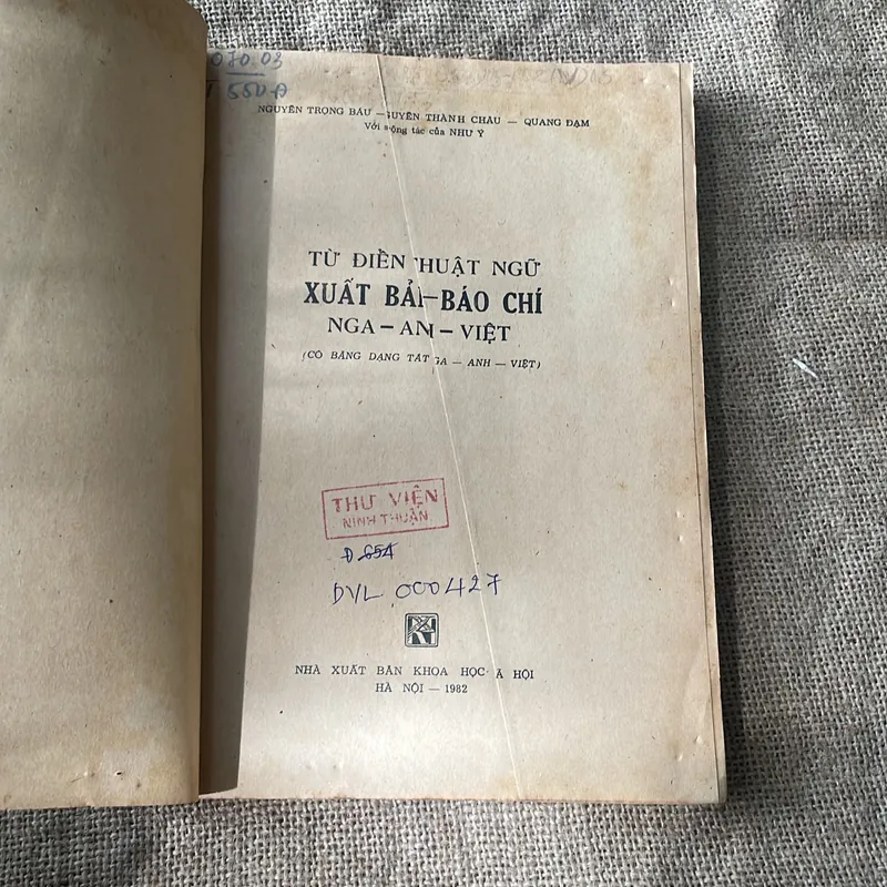 Từ điển thuật ngữ xuất bản Nga - Anh - Việt 599047