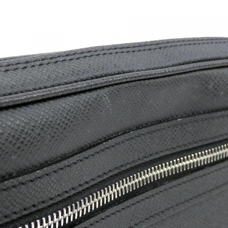 Túi xách tay Louis Vuitton Taiga Pavel M31142 - Hàng hiệu Chính hãng 801306