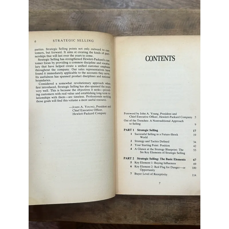 Strategic Selling - Robert B. Miller, Stephen E. Heiman, Tad Tuleja 730949