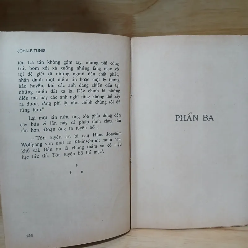 Bạn Hay Thù - John R.Tunis 567626