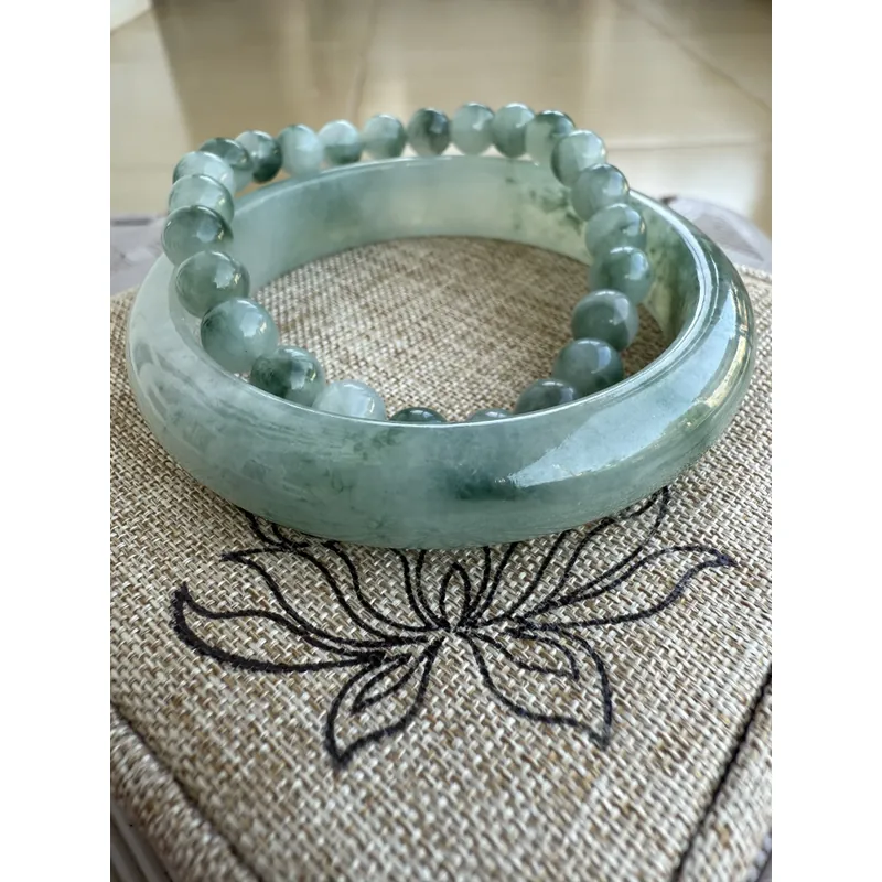 Vòng ngọc cẩm thạch phiêu hoa bay  698467