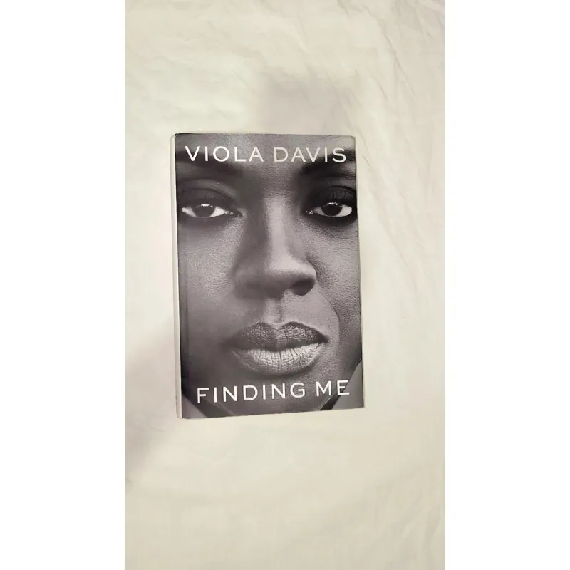 Finding Me: A Memoir
Sách của Viola Davis (bìa cứng, khổ lớn) 747994