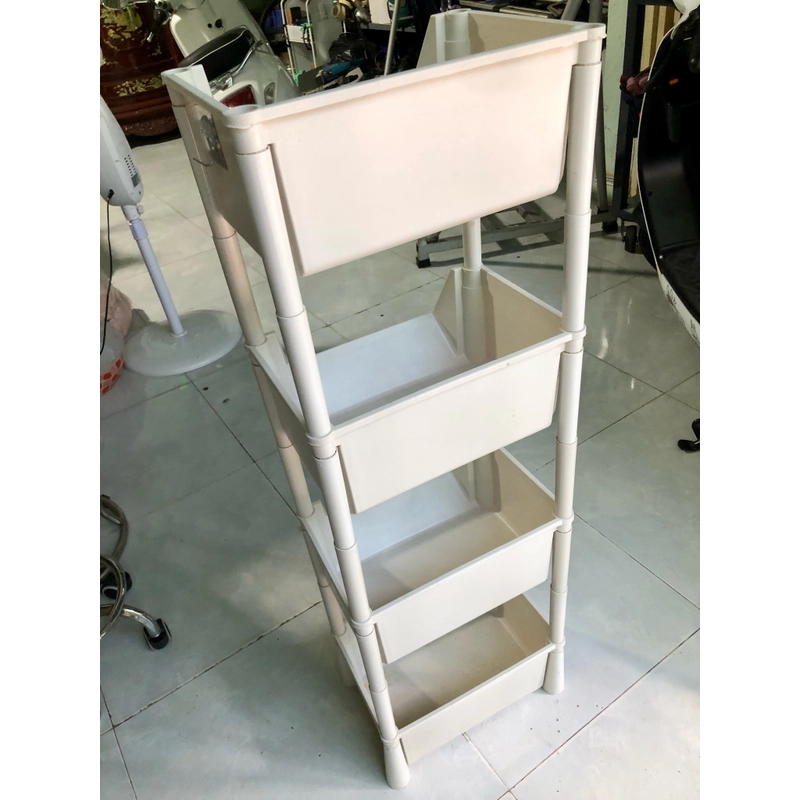 Kệ nhựa 4 màu trắng ngà với bốn tầng. 452140