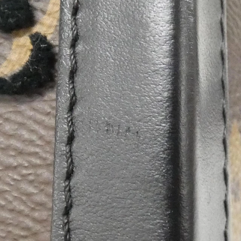 Túi xách mềm dọc Monogram Taffeta Louis Vuitton M45044 612711