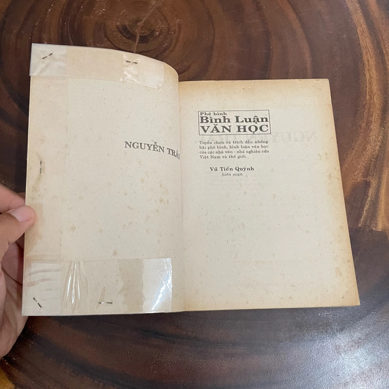 II Tựa sách: Phê Bình, Bình Luận Văn Học _ Nguyễn Trãi - Vũ Tiến Quỳnh - 1995 462525