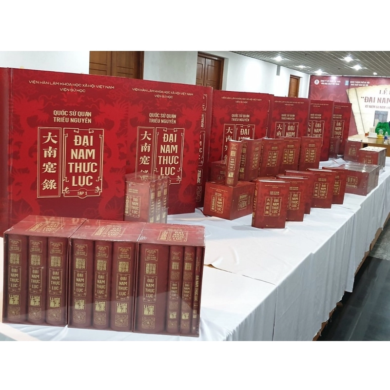 Đại Nam thực lục bộ 10 cuốn nguyên seal 443524