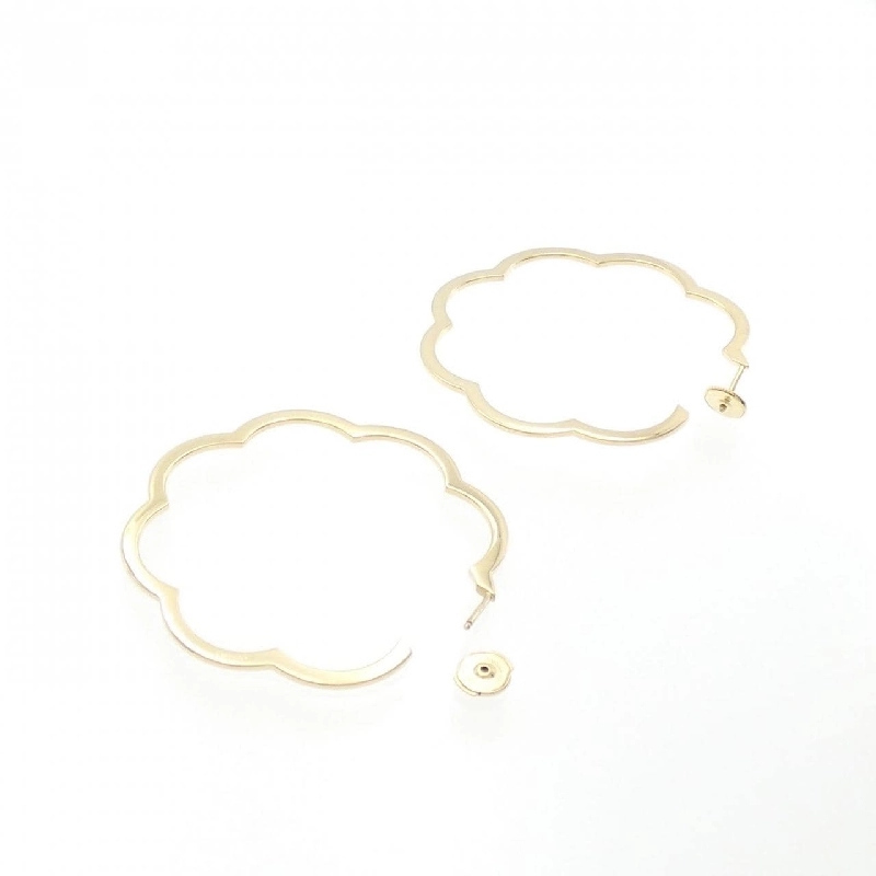 Bông tai lớn bộ sưu tập Camellia của Chanel 666131