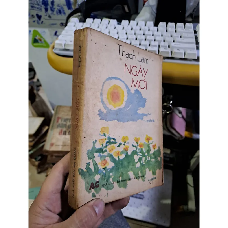 [Sách Cũ SCGR] Ngày mới Thạch Lam mới 70% ố 1988 Văn học Việt Nam HCM1709 680403