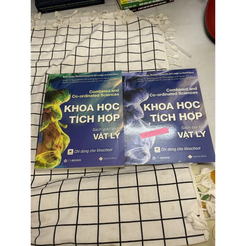 Khoa học tích hợp (2cuốn) VẬT LÝ 701434