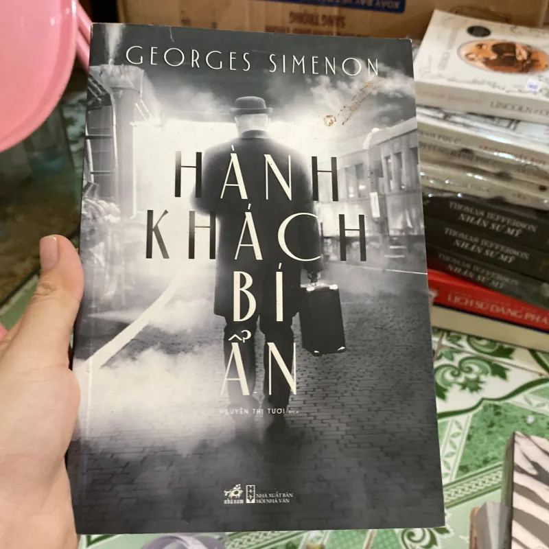 Hành khách bí ẩn của tác giả Georges Simenon 1001111