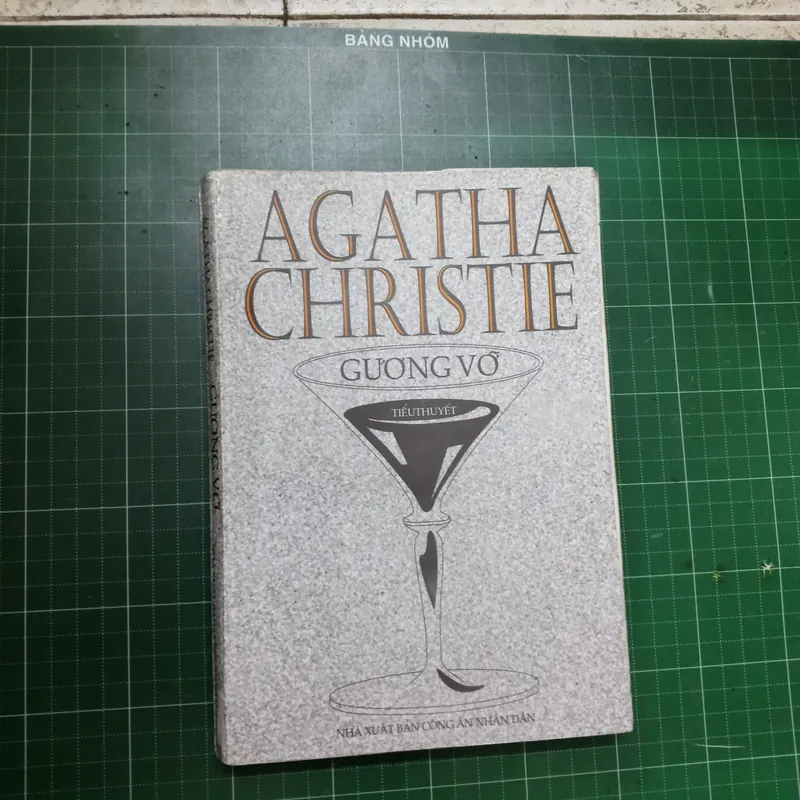 Gương vỡ - Agatha Christie 591720