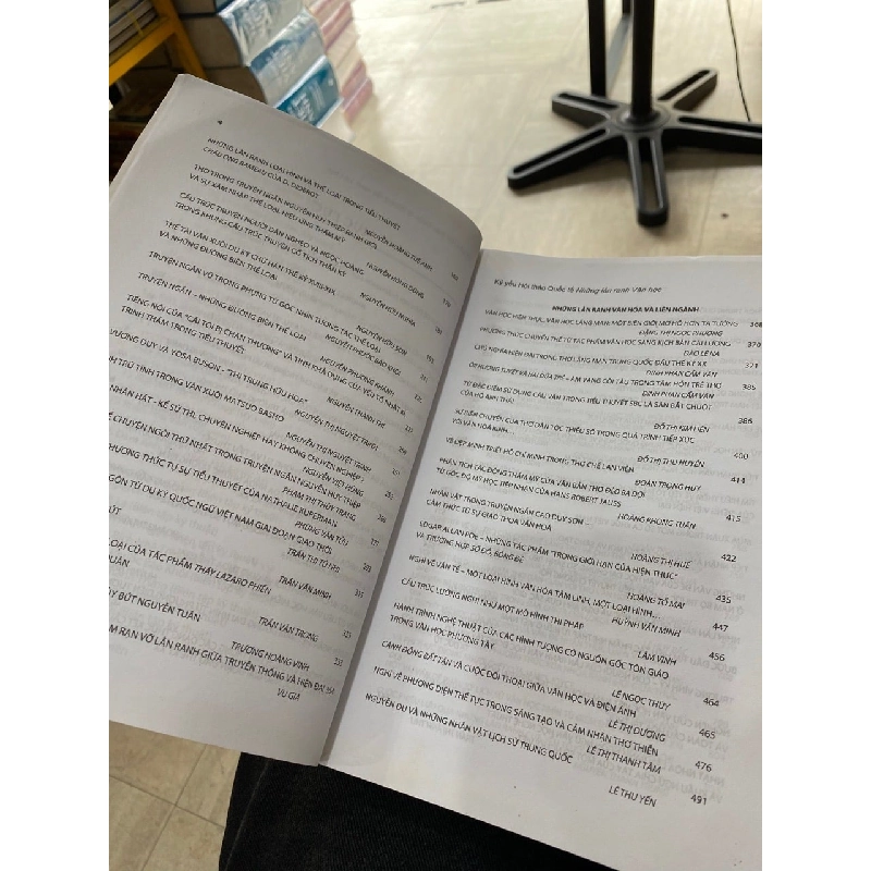 Kỷ yếu hội thảo quốc tế: Những lằn ranh văn học 1013068