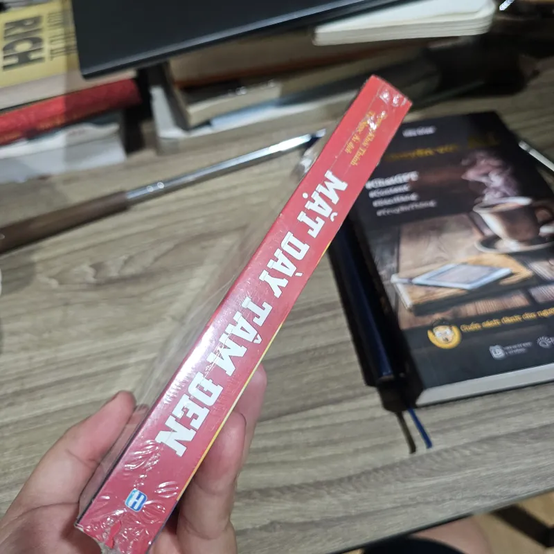 Mặt dày tâm đen (mới 100%)
87k (bìa 125k) 996789