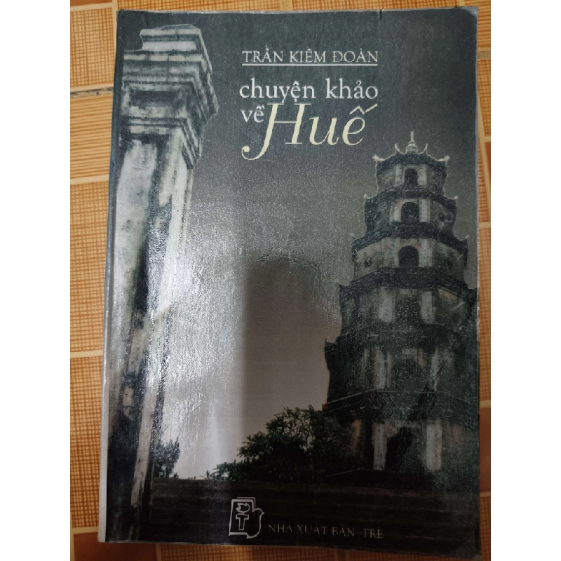 Chuyên khảo về Huế - 2000 - 250 trang Lịch sử thế giới ANTQ2702 930394