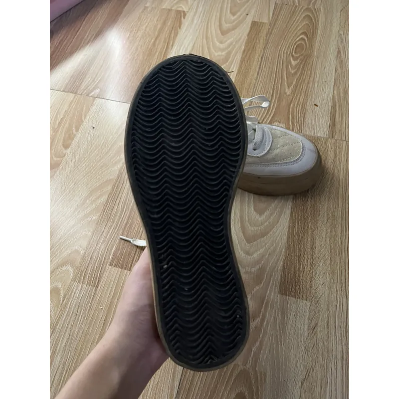 Giày thể thao màu be size 37 tặng kèm vớ trắng 595409