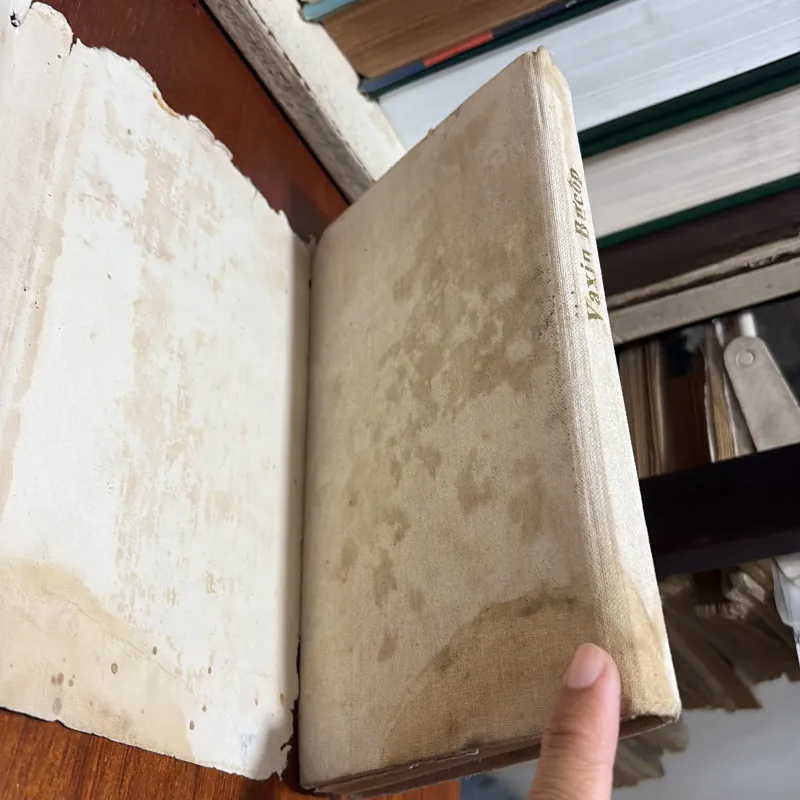 Văn Học Nước Ngoài: Câu Chuyện Một Tấm Bia _ Gắng Sống Đến Bình Minh - Vaxin BưCốp - 1985 751001