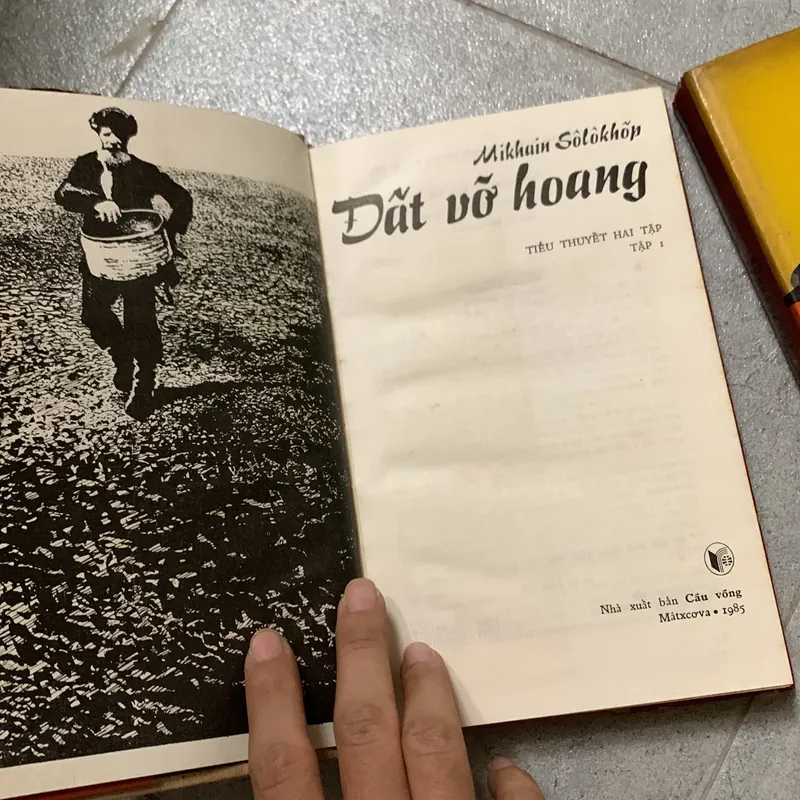 Bộ sách 2 tập Đất vỡ hoang - Mikhain Solokhop - nhà xuất bản cầu vồng 719633